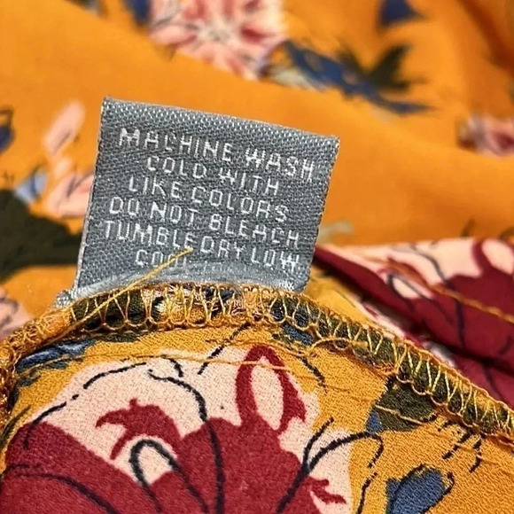 Charlotte Russe blouse - Picture 5 of 6